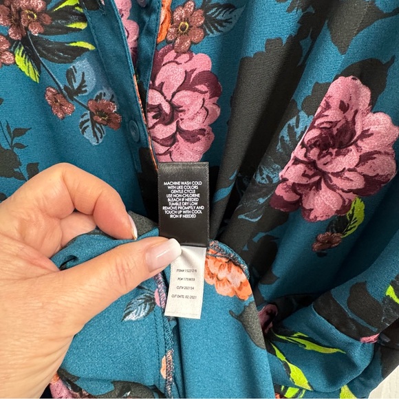 Torrid Teal Floral Women's Sleeveless Blouse - 2 - NWOT - Picture 7 of 8